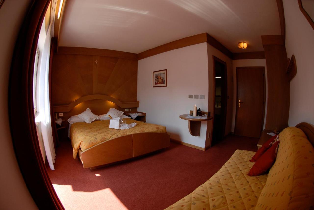 Hotel Catinaccio Vigo di Fassa Pokoj fotografie